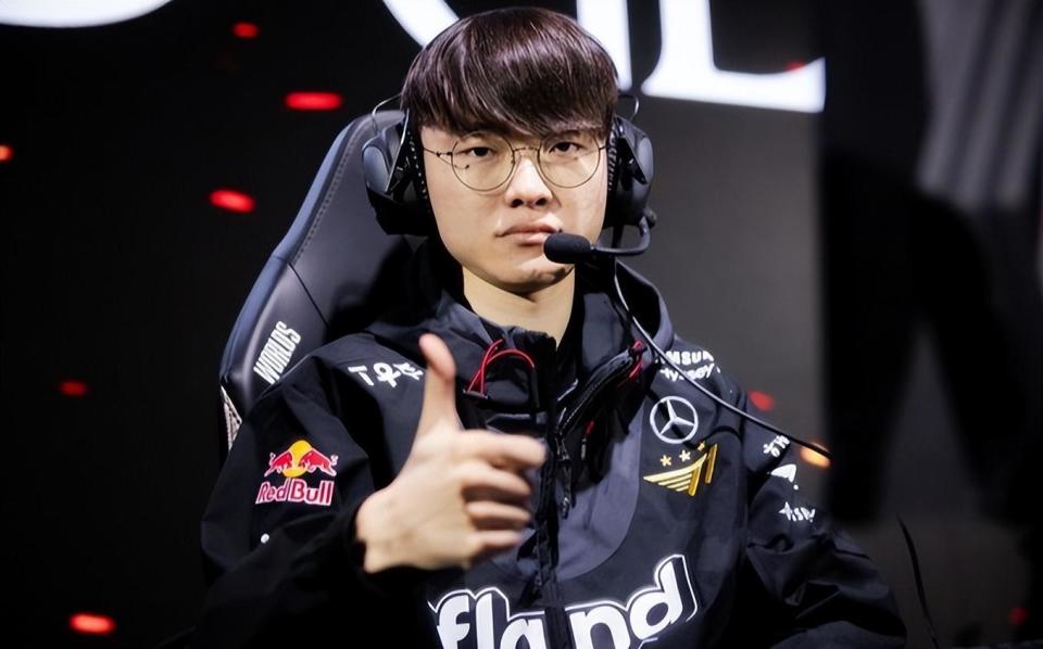 NAVI vs Astralis 和 BIG vs G2： BLAST Bounty 2025 第二轮的紧张对局： 资格赛