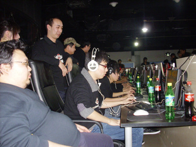 Astralis 在 PGL Astana 2025 的半决赛中以 2：1 自信地击败了 aurora 。