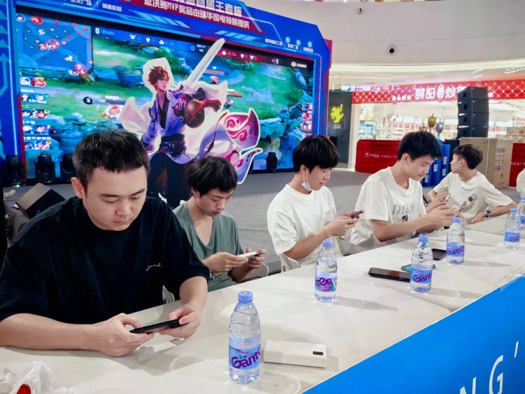 Kanavi：Xun说要证明自己是最强打野，是很久没跟我打了才这样说